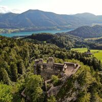 Ruine Wartenfels mit Blick auf Fuschlsee