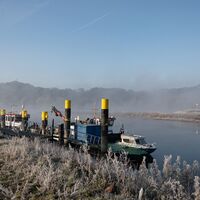 Schiffsanleger an der Elbe
