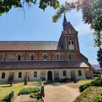 Pracht der Romanik: Backsteinkirche St. Marien in Beuster in der Altmark