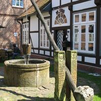 Brunnen vor Markt 6