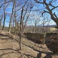 32.2 km Äußerer Burggrabenweg mit Resten der Mauer