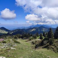Ausblick von der Hochries zum Chiemsee und zur Kampenwand