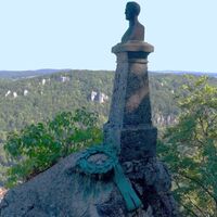 Hauff-Denkmal