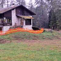 Hütte bei der Bergstation Sessellift