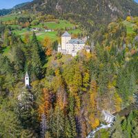 Groppensteinschlucht mit der imposanten Burg Groppenstein