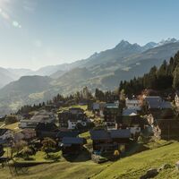 Das Bergdorf Ruschein im Sommer