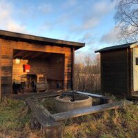 Laanu, Lagerfeuerstelle und Umkleidekabine