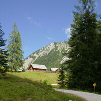 die Langpoltenalm vor uns