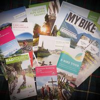 Kartenmaterial für Radtouren gibt es u.a. im Tourismusbüro Werfen