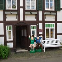 Max und Moritz vor der Wilhelm- Busch-Mühle Ebergötzen