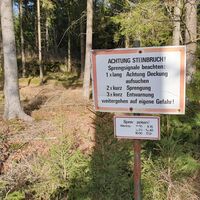 8.0 km Warntafel beim Steinbruch