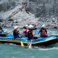 Alternativ kann man auch mit dem Raft die Rheinschlucht erleben