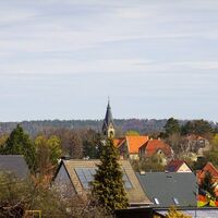Blick über Neinstedt zur Lindenhofkirche