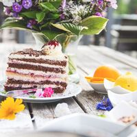 Köstliche Mehlspeisen von der Senior Chefin Doris