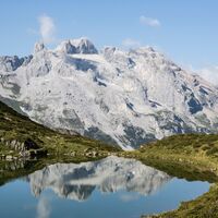 Tobelsee im Hintergrund Drei Türme