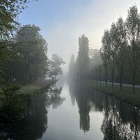 Forstmeisterkanal; dieser versorgt den gesamten Park mit Wasser aus der Triesting