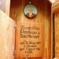 Kurzporträt im Holzkästchen