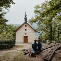 Radfahrer auf der Aussichtsplatform Penzenstein Neustift