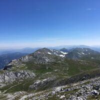 Blick ri ö vom Hochschwabgipfel Richtung v.l. Schiestlhaus, Ringkamp, Hutkogel, Wetterkogel