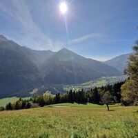 Unter uns liegt die Gemeinde Flattach, auch blicken wir ins Obere Mölltal.