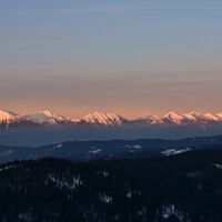 Abendblick auf die lange Kette der Karawanken