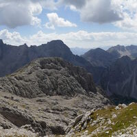 Rückblick auf die Kleine Laserzwand in der Bildmitte