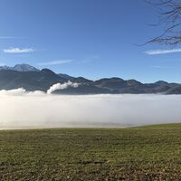 Immer wieder diese schönen Ausblicke -- hier links der Hohe Göll und etwas rechts der Mitte im Hintergrund der Watzmann
