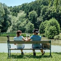 Gemütliche Rast beim Fischteich in Stein
