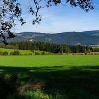 Schöne Aussicht nach Weinling (links) und zum Aschelberg (rechts)