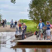 Überfahrt mit der Prahmfähre Gräpel