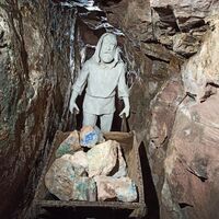 Ein Knappe im Besucherbergwerk