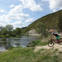 Am "Saalestrand" von Remschütz
