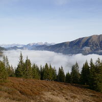 oberhalb bietet sich bestes Bergwetter