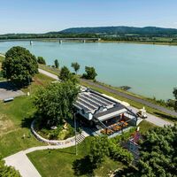 Luftaufnahme Donaulände und Bee-Bar in Klein-Pöchlarn