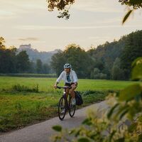Zöbernbach-Radweg mit Schloss Krumbach
