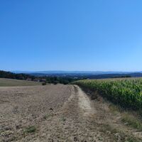 Rechts der Bildmitte Passau, dahinter die Bayerwaldkette im Osten