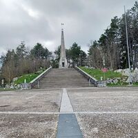 Das Denkmal für die Gefallenen der Alpinen Brigade Julia