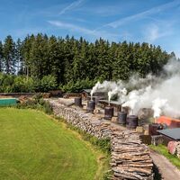 Köhlerei an der Talsperre Sosa