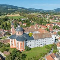 Kirche und Schloss Pöllau_NUP Pöllauer Tal_Oststeiermark