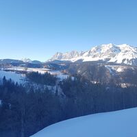 Blick über die Talbachklamm zum Dachsteinmassiv