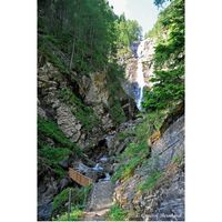 Eine letzte Rechtsbiegung und vor uns der beeindruckende Leiterfall.