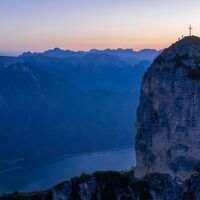 am Gipfel des  2.067 Meter hohen Rotspitz