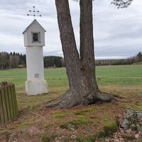 Hier geht es auf Feldweg zum Wackelstein