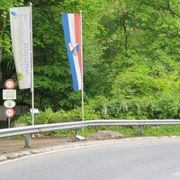1.0 km Der unscheinbare Eingang bei einer Serpentine