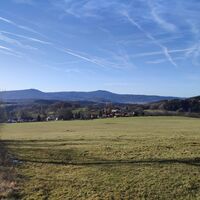 Libínské Sedlo in der Mitte, dahinter der Boubín