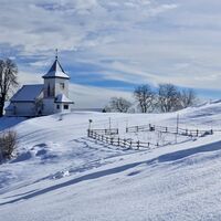 Kirche St. Peter über Begunje im Winter