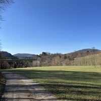 Und wieder retour bei der A21. Wirtn zum Einkehren gibts am Hauptplatz oder gleich daneben. Schee woas!