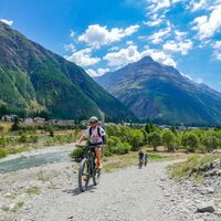 Mountainbike auf dem Weg des Petit Bonheur zwischen Bessans und Bonneval sur Arc