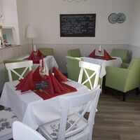 Café Isis gedeckter Tisch