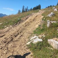 Abzweigung rechts zur Turnhöhe